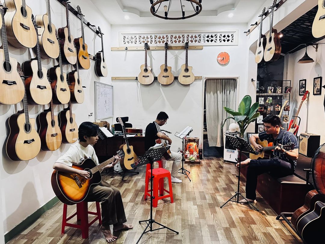 Lớp Acoustic Guitar Nhóm - Tối đa 4 người/ Nhóm